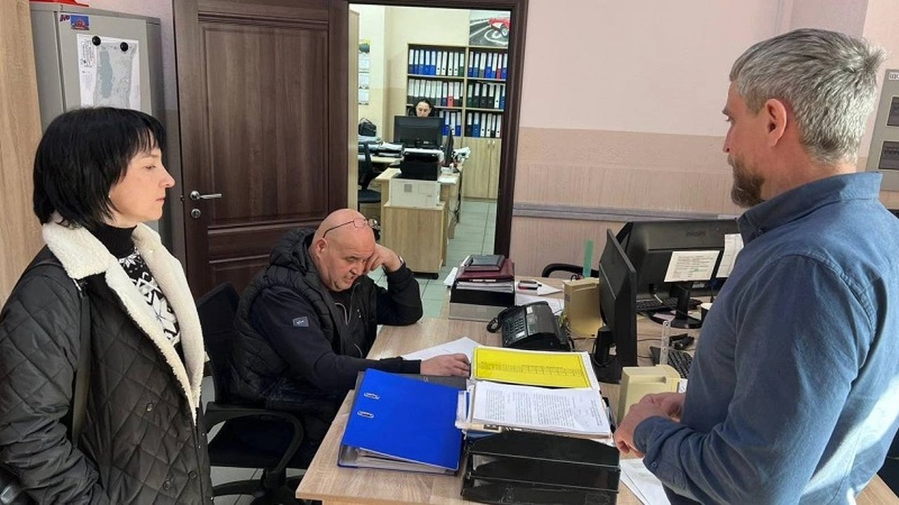 Главная картинка новости: В Новороссийске водитель маршрутки оскорбил пассажирку, но избежал наказания