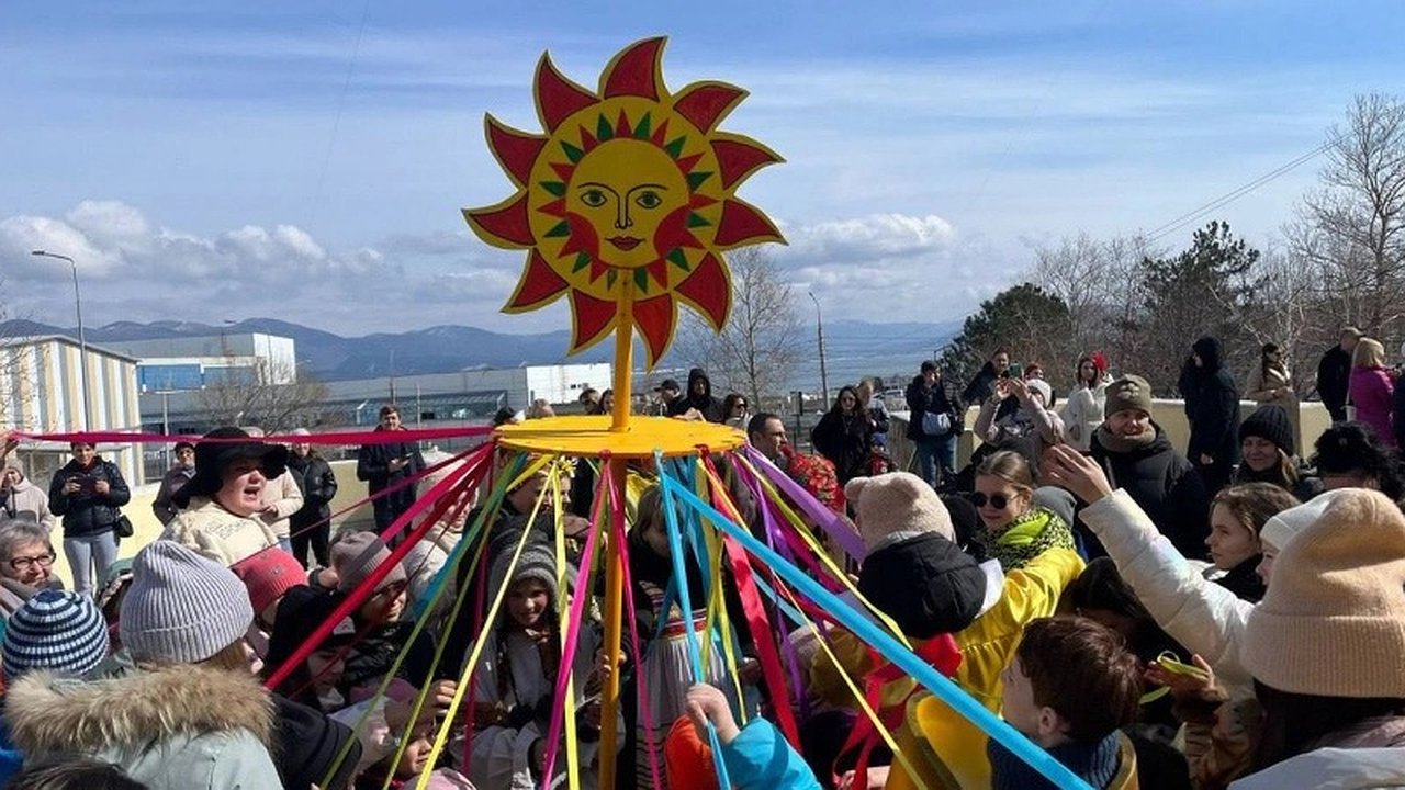 Главная картинка новости: Масленица в Новороссийске: как прошел праздник веселья и народного единства