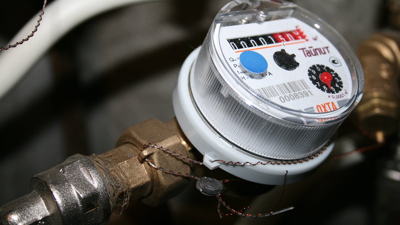 Главная картинка новости: Россияне, которые не передают показания счетчиков до 25 числа ждет новая норма ЖКХ уже с 1 марта