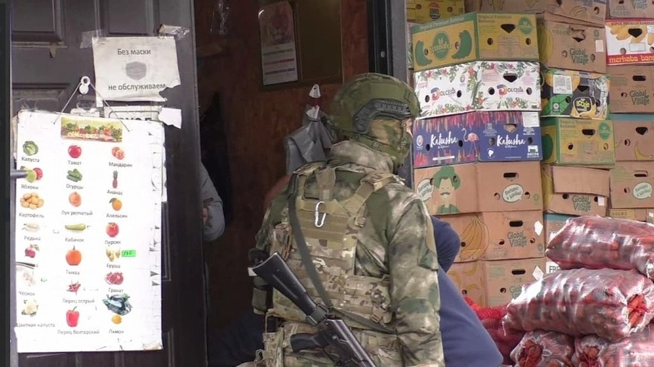 Главная картинка новости: В Новороссийске проведен рейд на оптовом рынке: выявлены нарушения миграционного законодательства