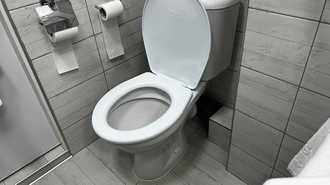 Главная картинка новости: Как легко убрать желтые подтеки и очистить унитаз до блеска - запомните рабочий метод, который не когда не подведёт