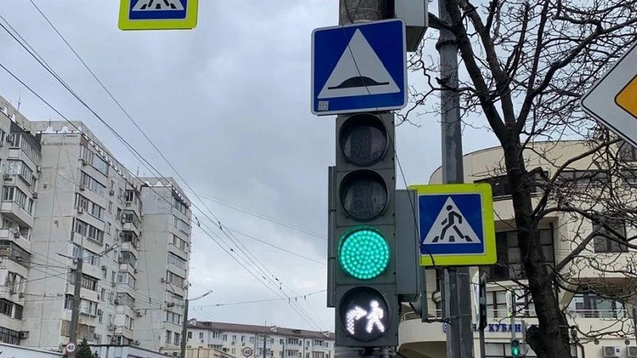 Главная картинка новости: В Новороссийске активированы новые светофоры: водителей просят быть внимательными