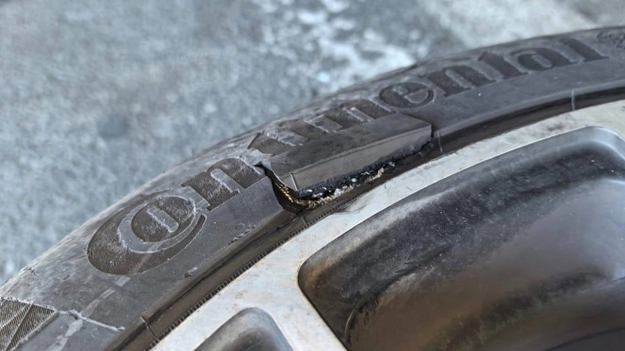 Главная картинка новости: Снова ямы на мосту: автомобилисты Новороссийска возмущены состоянием дороги