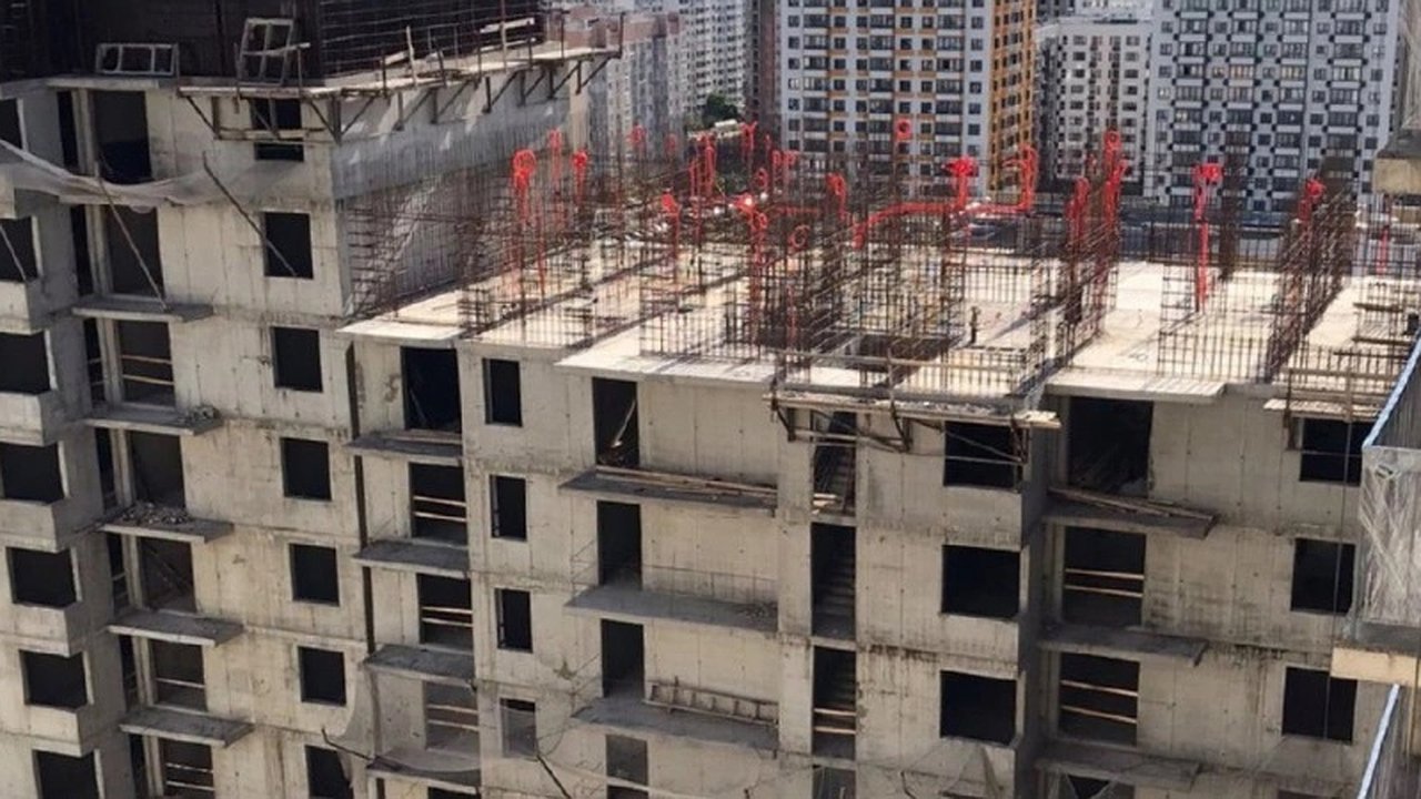 Главная картинка новости: Дольщики Новороссийска: строительство жилых комплексов «Суджук-Кале» и «Посейдон» снова затягивается