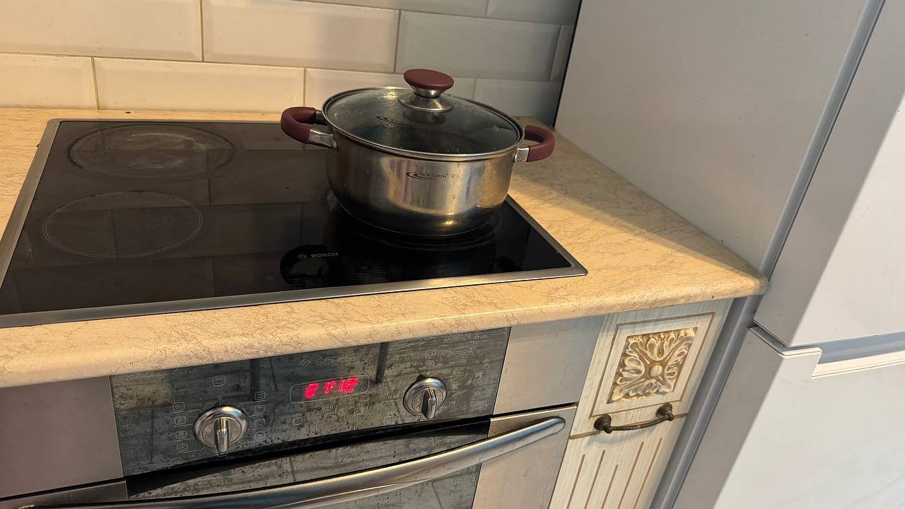 Главная картинка новости: Стекло духовки станет прозрачнее слезы младенца: 1 бутылек из аптечки, и жир не найдете даже с лупой