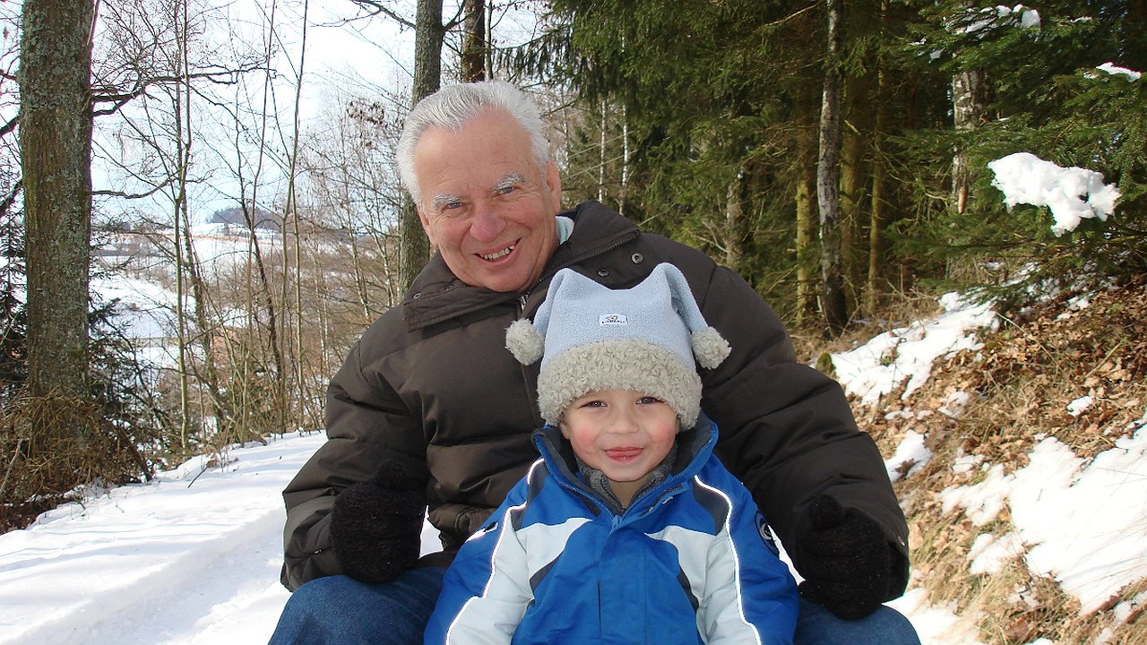 Главная картинка новости: Теперь стало бесплатно для всех пенсионеров. Новая льгота появилась 27 марта