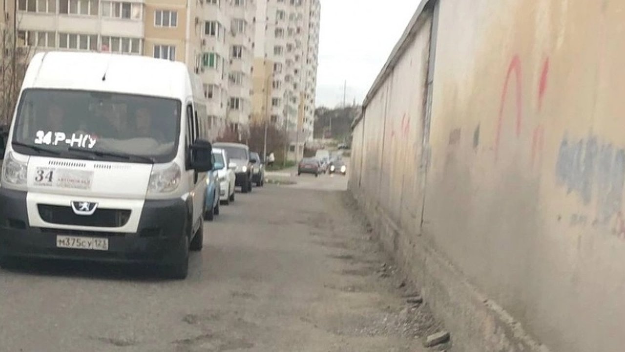 Главная картинка новости: Новороссийск: жители недовольны состоянием дороги на улице Стартовой