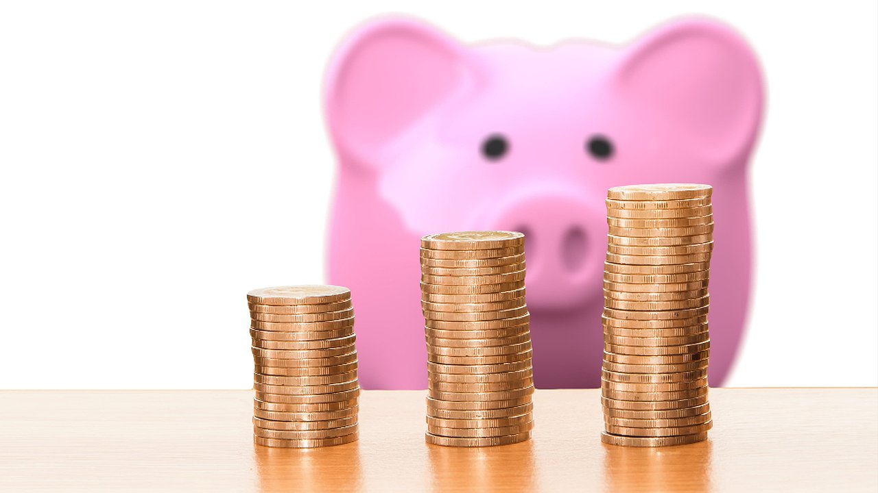 Главная картинка новости: Как работающим, так и неработающим пенсионерам с 1 апреля зачислят эту сумму