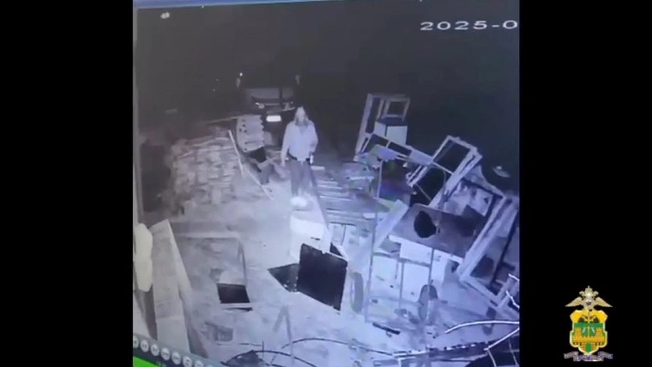 Главная картинка новости: Неудачная попытка угона автомобиля в Новороссийске: местный житель задержан