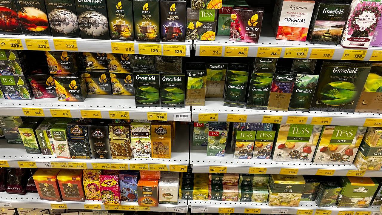 Главная картинка новости: Такой чай всегда берите - сразу по 3 пачки: эксперты Росконтроля назвали лучшие бренды чая в пакетиках без пыли и мусора