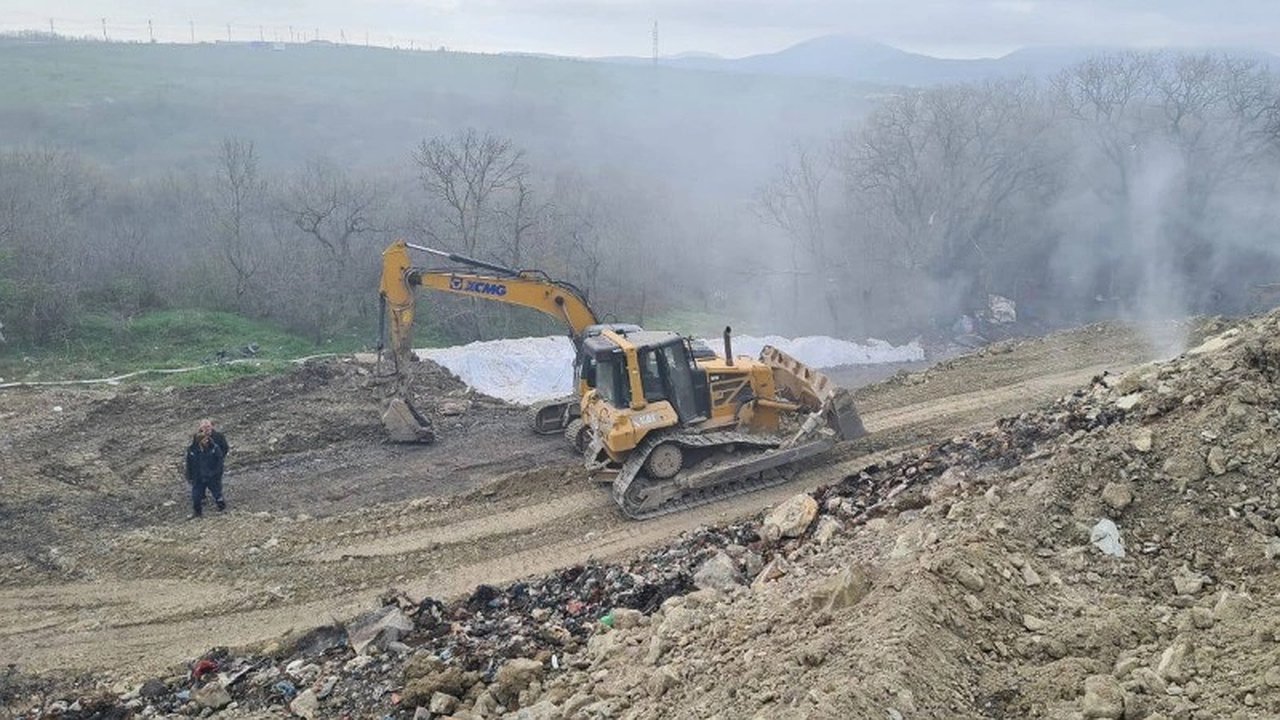 Главная картинка новости: Новороссийск страдает от запаха дыма: продолжается борьба с подслойным тлением на полигоне