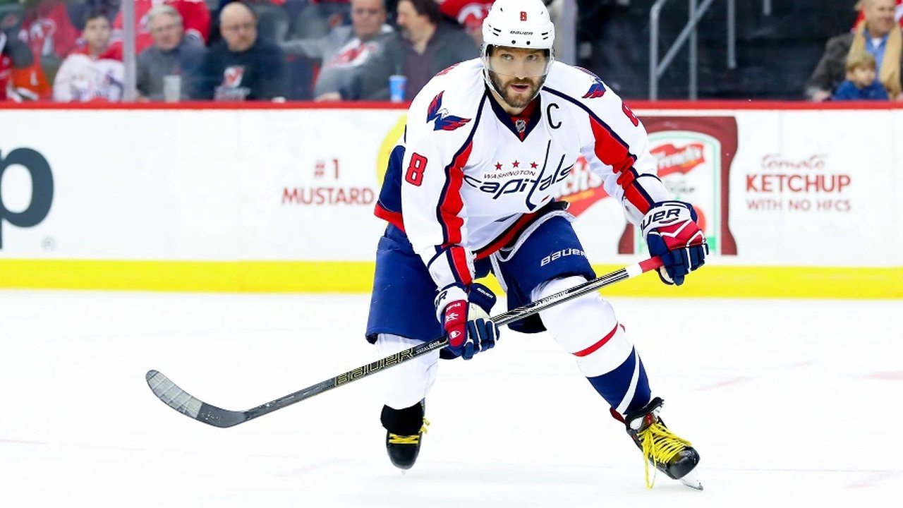 Главная картинка новости: Рекорд НХЛ спровоцировал бум на хоккей: Захотелось встать на коньки после рекорда Овечкина? Вы не одиноки!