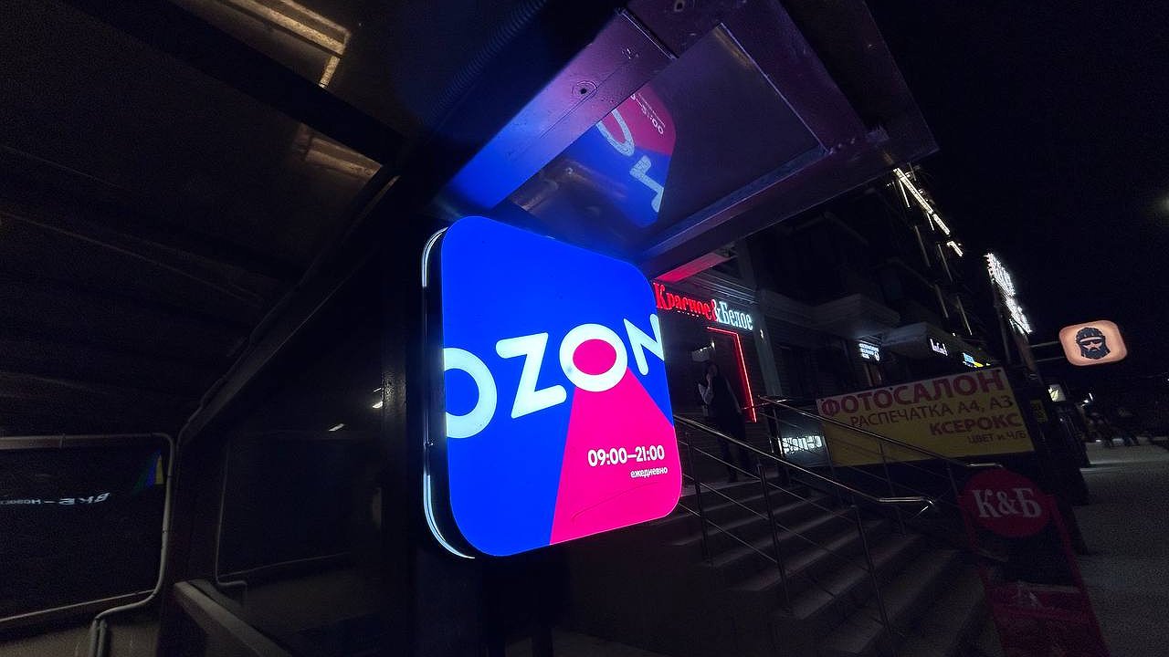 Главная картинка новости: "Начнут списывать с карт с 14 апреля". Всех, кто совершает покупки на Wildberries, Ozon и AliExpress, ждет сюрприз