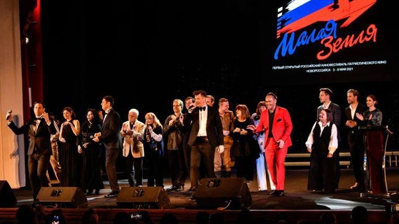 Главная картинка новости: VI Открытый фестиваль патриотического кино «Малая Земля» в Новороссийске: премьеры и звездные гости