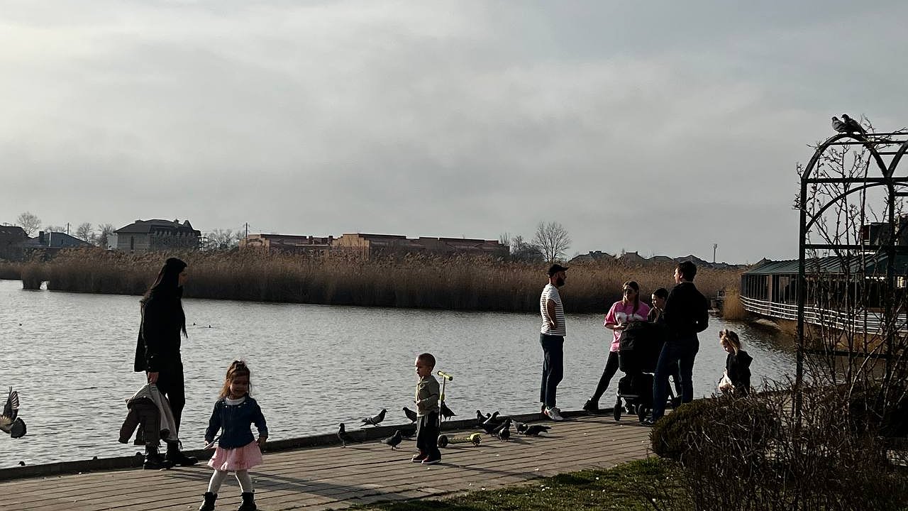 Главная картинка новости: Летние каникулы сокращают вдвое: определили новые даты - родители и дети в ауте