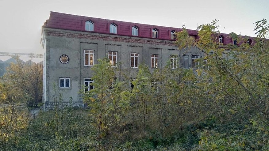 Главная картинка новости: Жители Новороссийска предлагают преобразовать заброшенный профилакторий в культурный центр