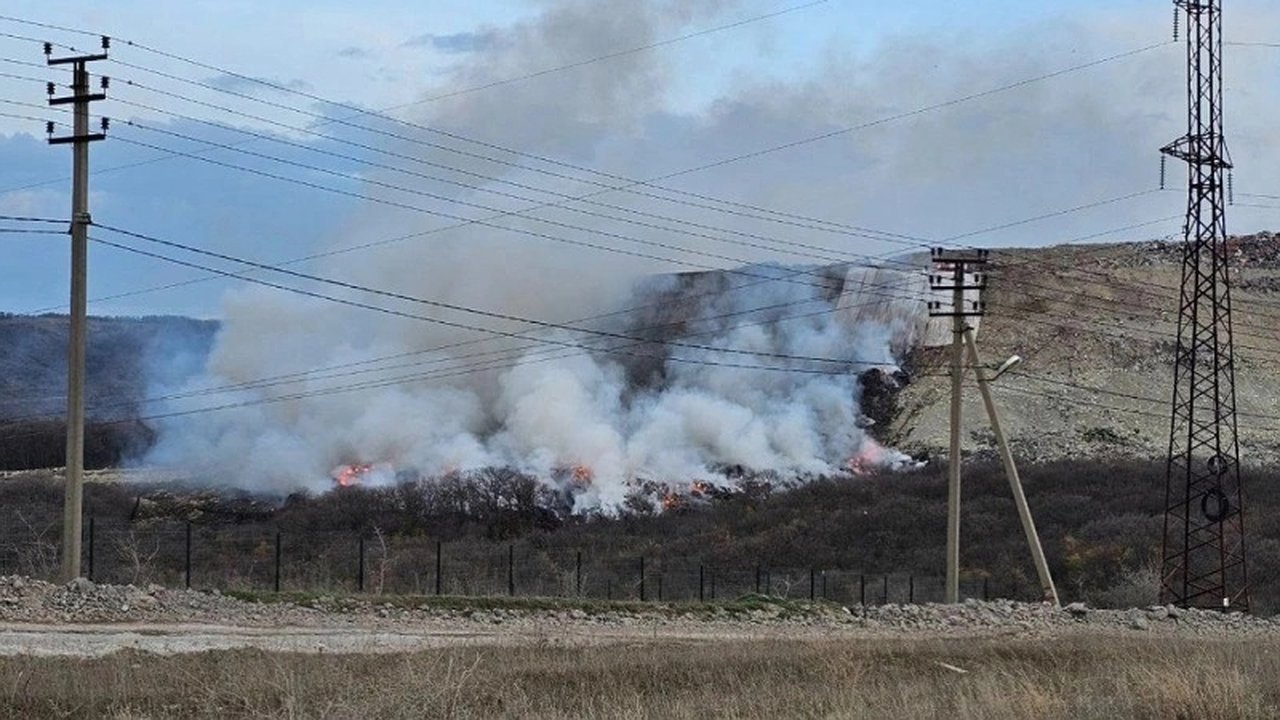 Главная картинка новости: В Новороссийске завершен пожар на мусорном полигоне: начинается подготовка к реконструкции