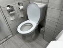 5 ложек свежести: опытная горничная поделилась советом, что нужно засыпать на ночь в унитаз, чтобы утром благоухал