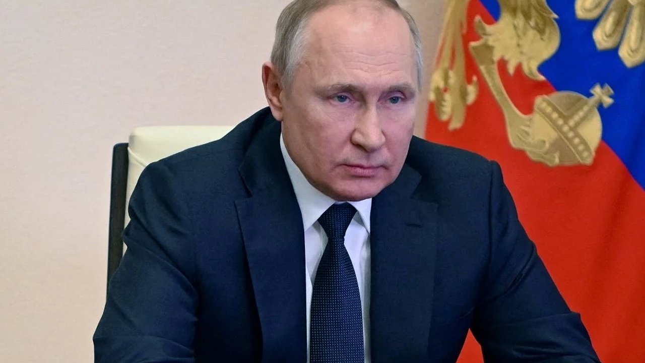 Главная картинка новости: Почему тарифы ЖКХ бьют по карману: Путин призвал регионы не копить проблемы