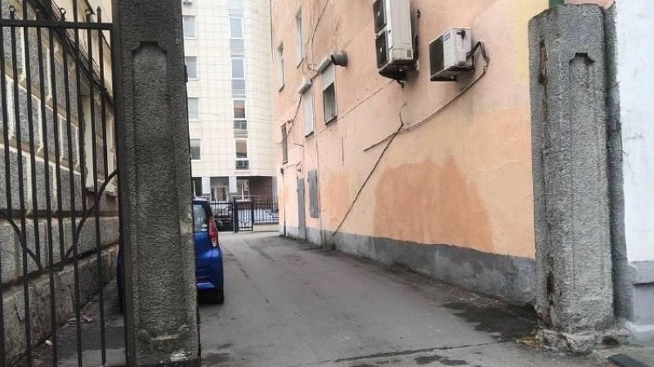 Главная картинка новости: Новые ограничения на парковку и движение в Новороссийске: меры по повышению безопасности