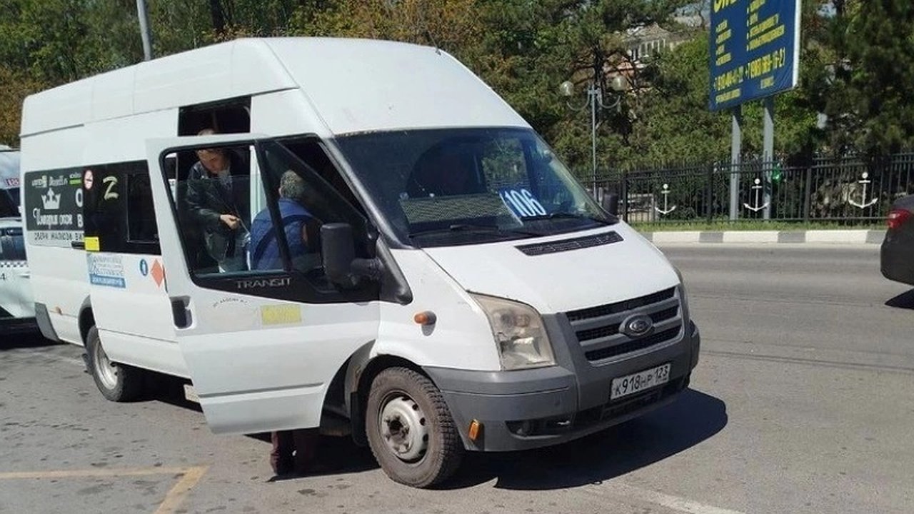 Главная картинка новости: Инцидент с водителем маршрутки в Новороссийске: ребенок не смог выйти на остановке