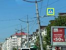 Жители Новороссийска обеспокоены креном фонарного столба, власти успокаивают