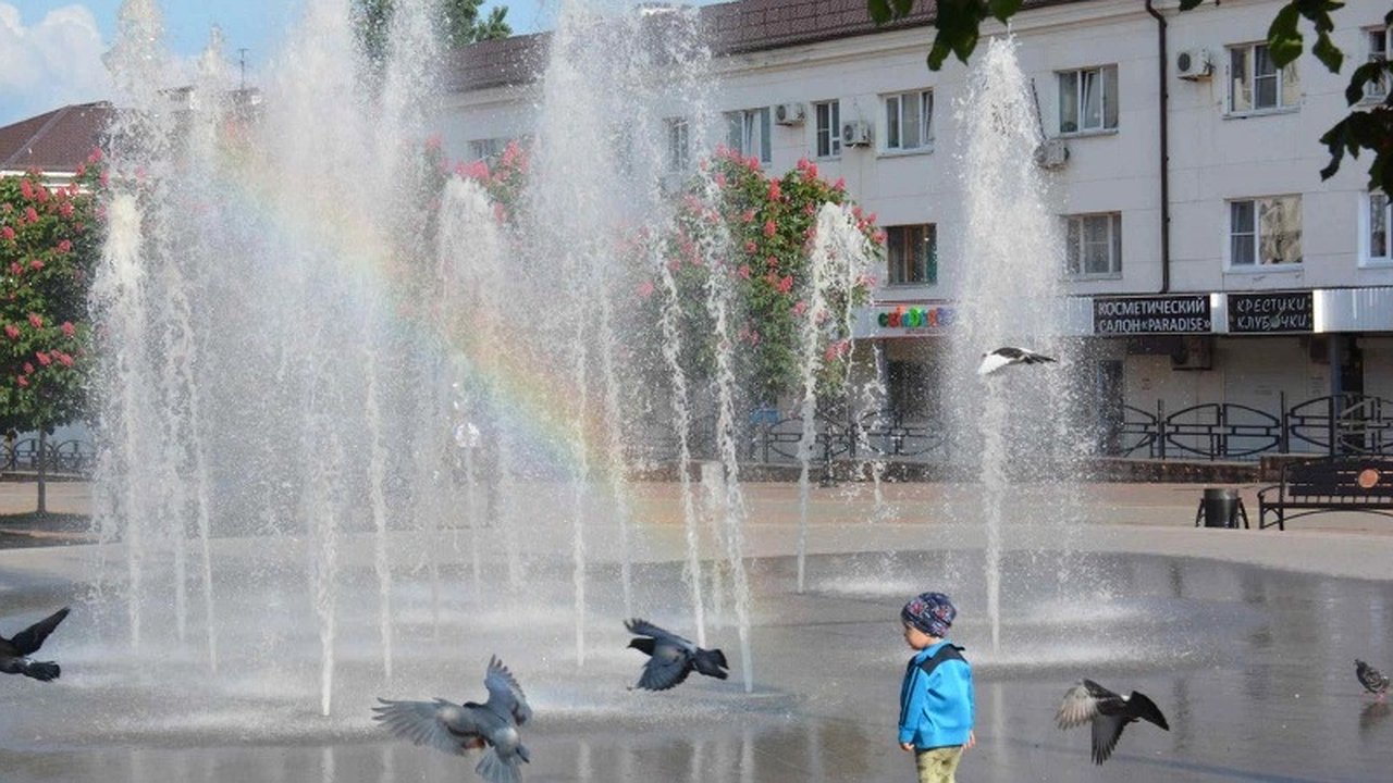 Главная картинка новости: Фонтаны Новороссийска готовятся к открытию сезона