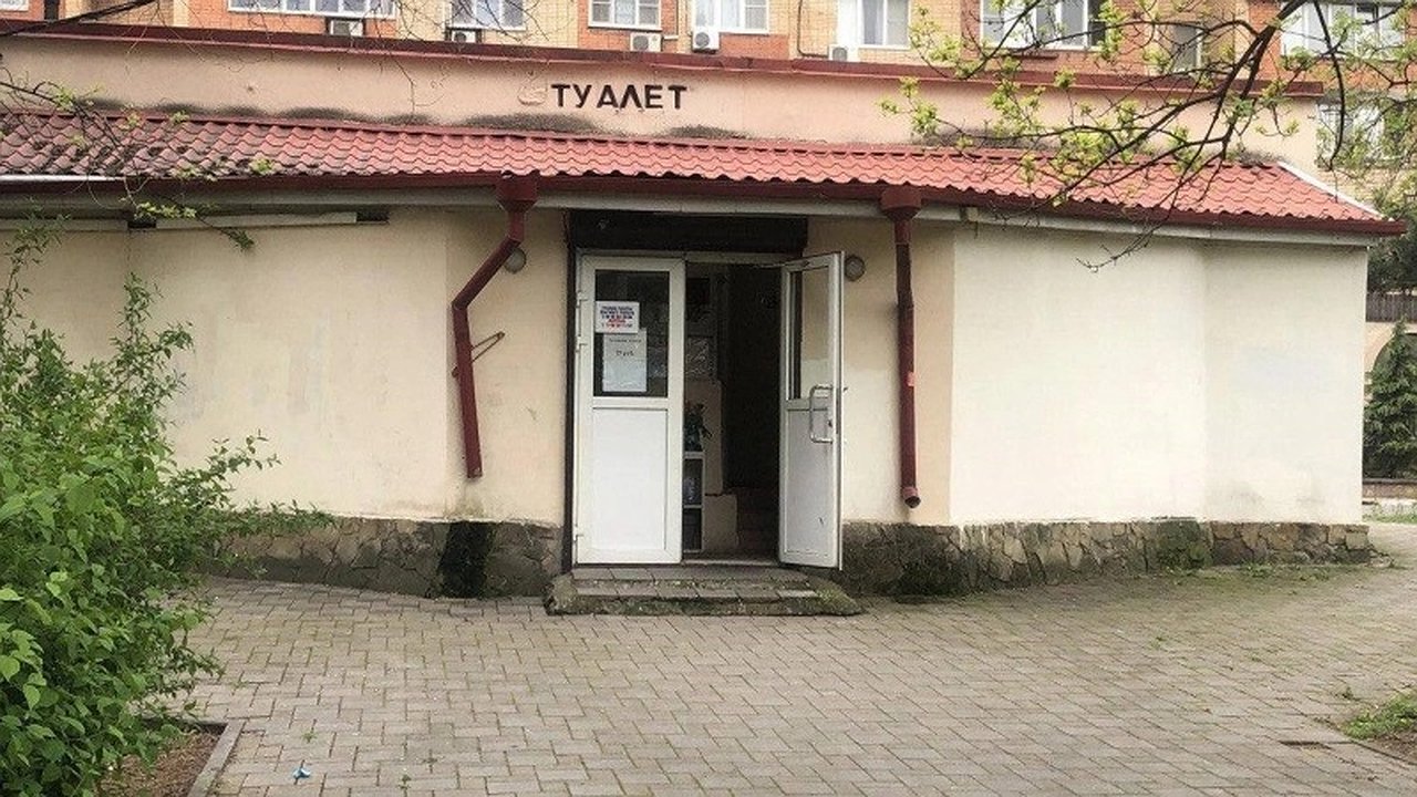 Главная картинка новости: Новороссийцы возмущены ограничением туалетной бумаги в общественных туалетах