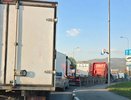 Новороссийцы жалуются на пробки из-за фур: местные жители требуют решения проблемы