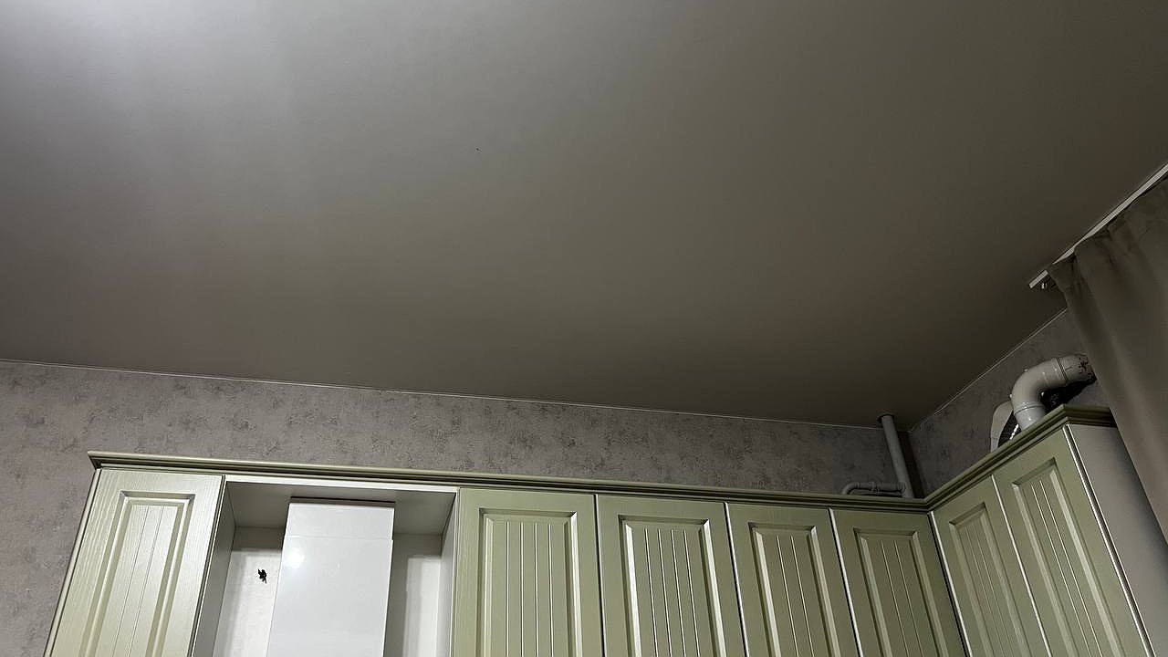 Главная картинка новости: Запрет на установку натяжных потолков принят: их придется демонтировать