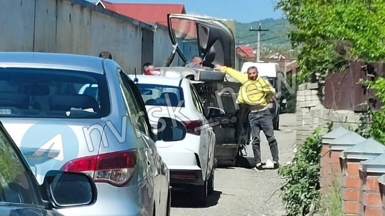 Главная картинка новости: Жители Новороссийска требуют срочного ремонта улицы Стартовой после аварии