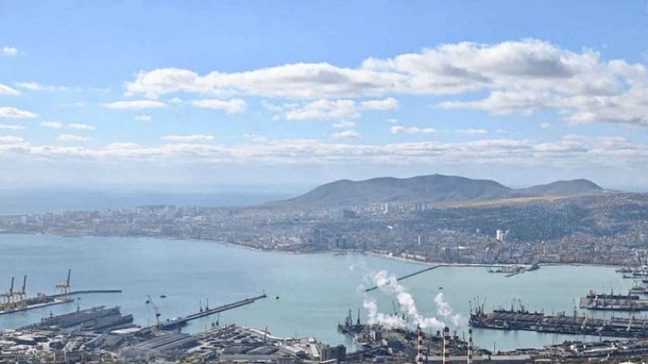 Главная картинка новости: Военные учения с боевой стрельбой в Новороссийске: артиллерийские манёвры 5 мая