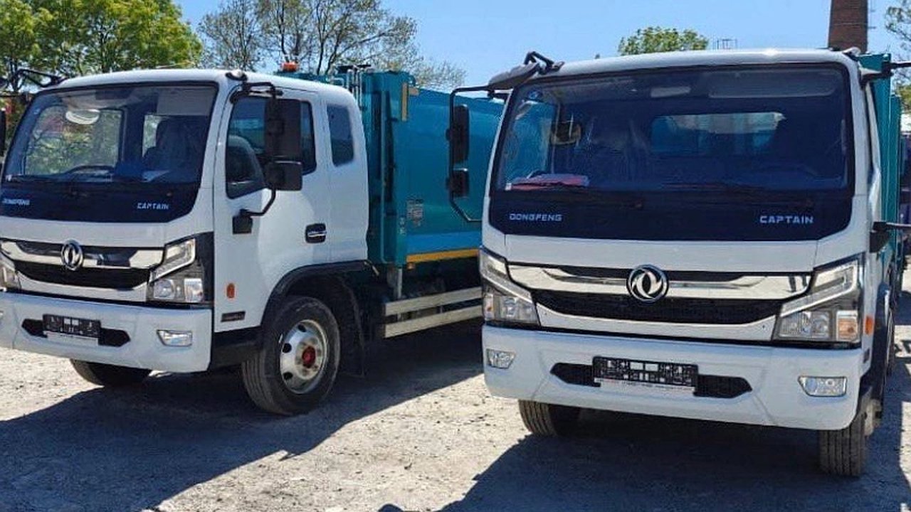 Главная картинка новости: Новороссийск получает шесть новых мусоровозов для улучшения уборки города