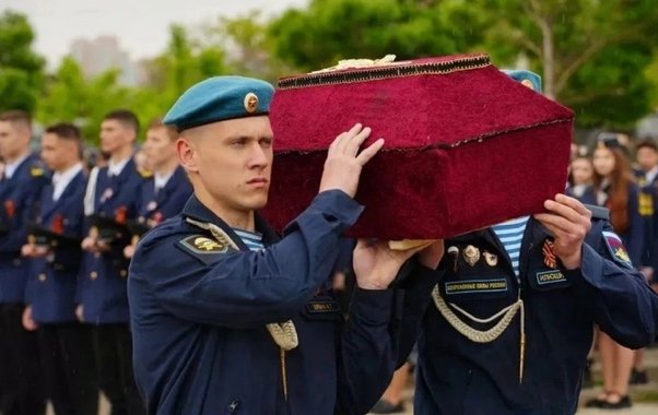 В Новороссийске прошла торжественная церемония перезахоронения солдат, погибших в боях за город-герой