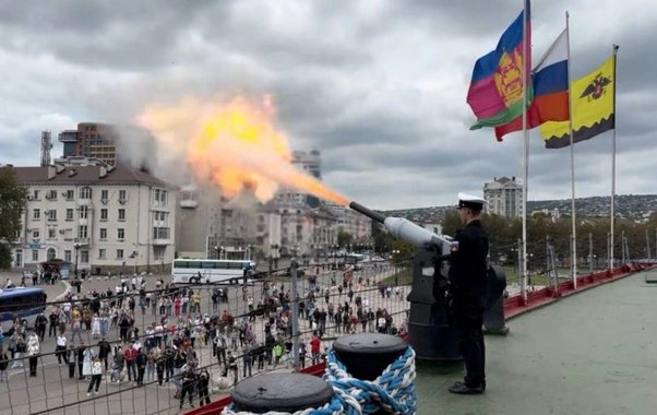 В Новороссийске состоялся торжественный парад в честь Дня Победы