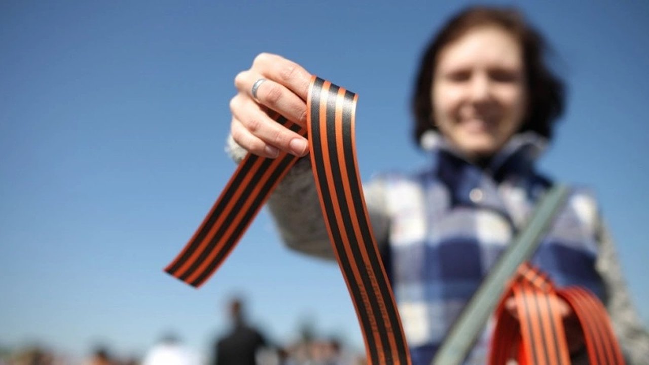 Главная картинка новости: Георгиевская лента: символ Победы и воинской славы России