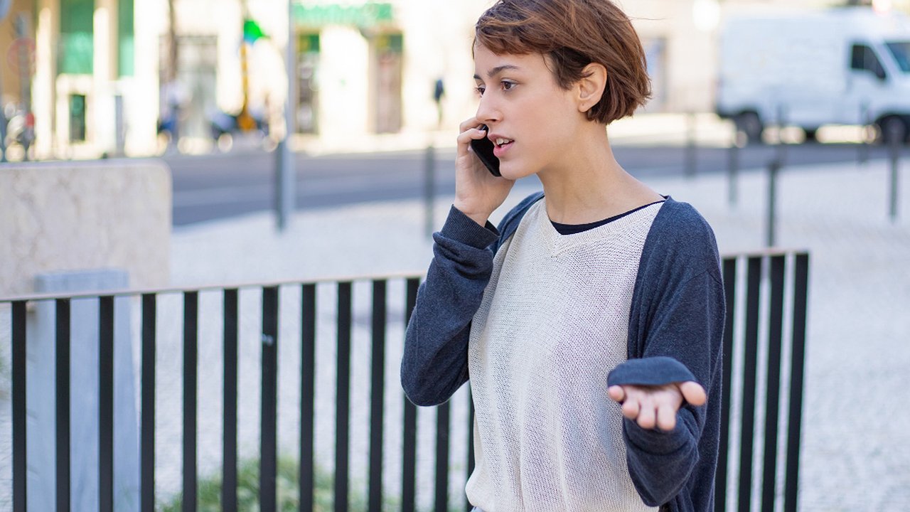 Главная картинка новости: Какие два слова ни в коем случае нельзя говорить по телефону мошенникам