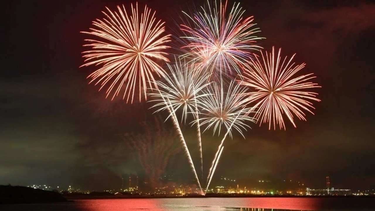 Главная картинка новости: Новороссийск отметил 80-летие Победы фейерверком, но не все успели его увидеть