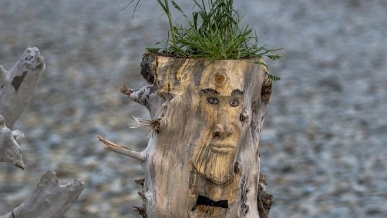 Главная картинка новости: Новороссийский мастер Валерий Андреев представил новую деревянную скульптуру