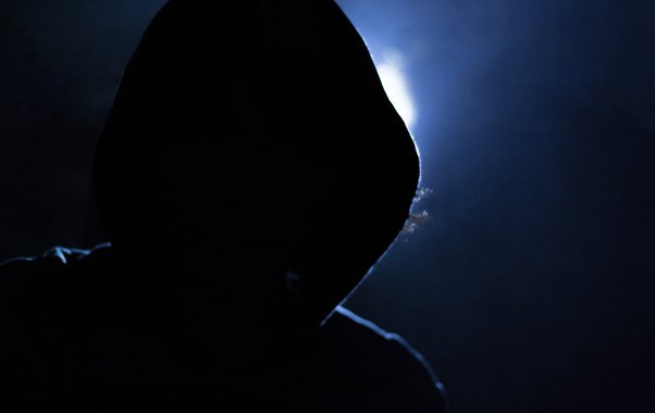 Новороссийск под атакой мошенников: сотни жертв телефонных и интернет-афер