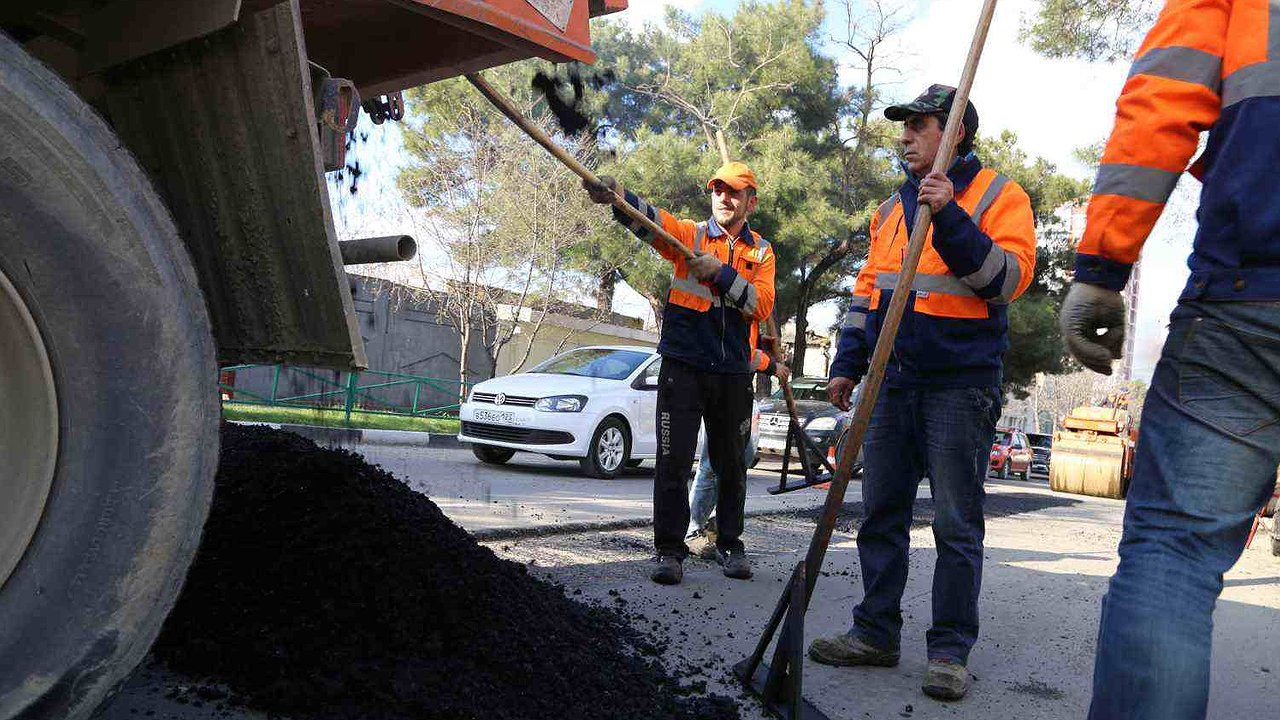 Главная картинка новости: Дорожный коллапс в Новороссийске: два дня без проезда по Стартовой – как объехать