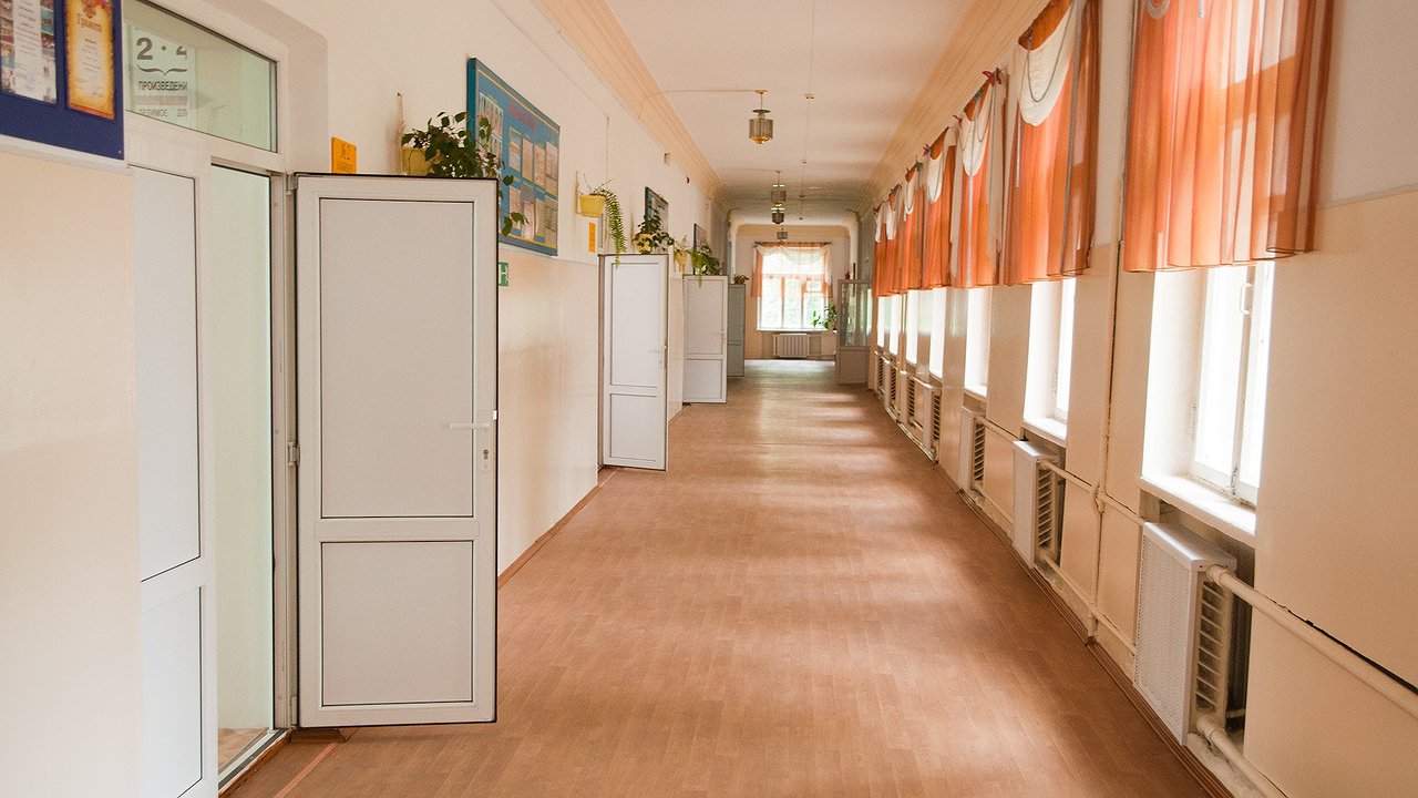 Главная картинка новости: Скандал в Новороссийске: учитель толкнул ученика — увольнение и вирусное видео. Что будет с гимназией №6