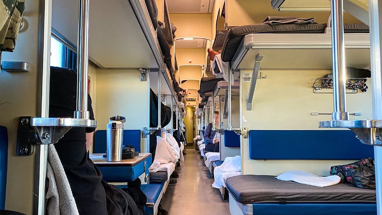 Главная картинка новости: Уже для них в 2 раза дешевле: РЖД ввело 50% скидки – кто получит