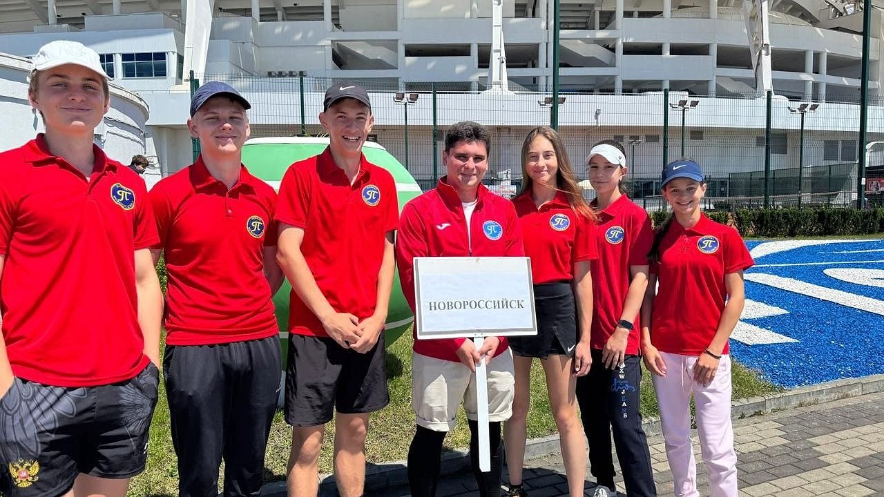 Главная картинка новости: Юные звезды Новороссийска завоевали серебро Спартакиады Кубани: как прошел теннисный триумф в Сириусе