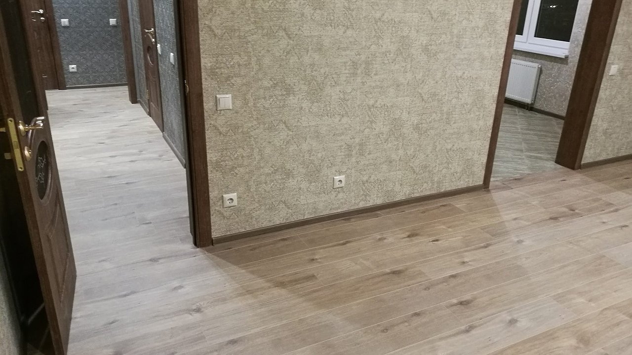 Главная картинка новости: С 1 июня полностью будут запрещены ламинат и линолеум: их придется утилизировать