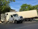 Грузовик врезался в дом: раннее утро в Новороссийске едва не обернулось трагедией