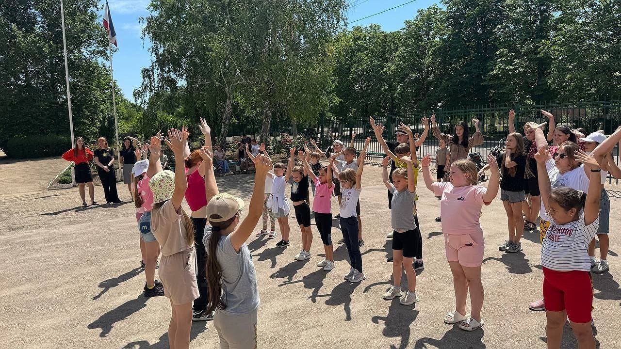 Главная картинка новости: Слёзы вместо отдыха: летние каникулы сокращают в 2 раза – родители в панике, дети в шоке