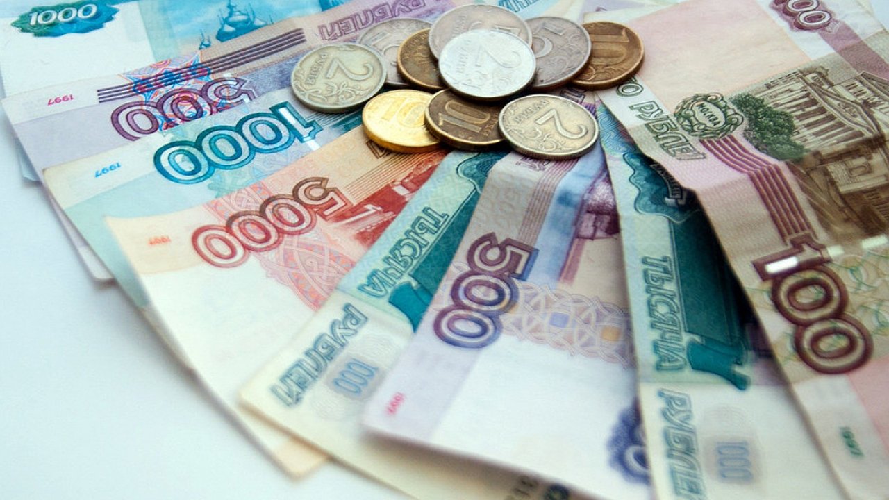 Главная картинка новости: Рубль на грани коллапса: летом 2025 россиян ждёт обвал сбережений, как в лихие 90-е