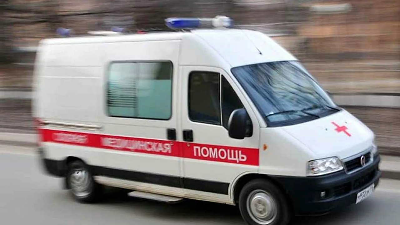 Главная картинка новости: Кровавый инцидент на набережной: в Новороссийске мужчину с ножевым ранением доставили в больницу