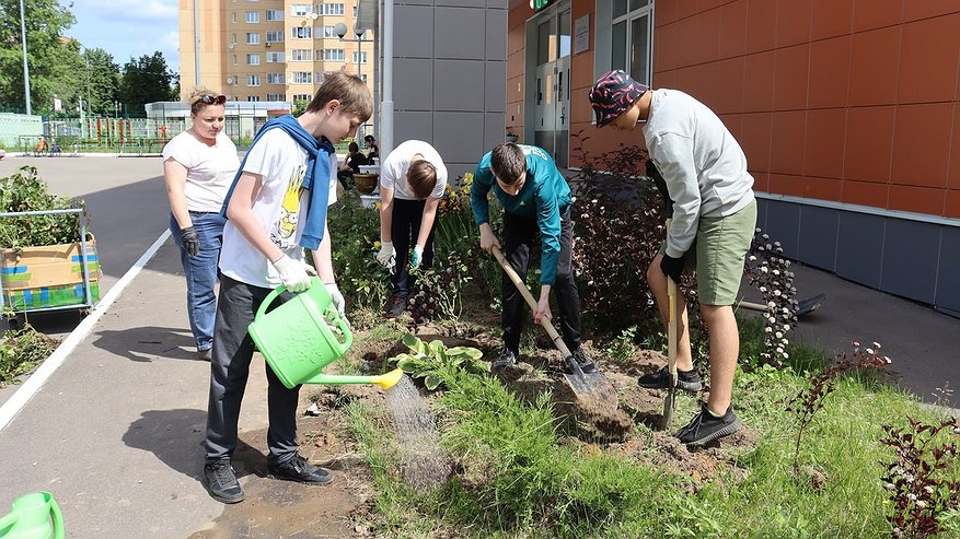 Главная картинка новости: Лето с заработком: 755 вакансий для подростков в Новороссийске! 9,3 млн рублей на старт в будущее